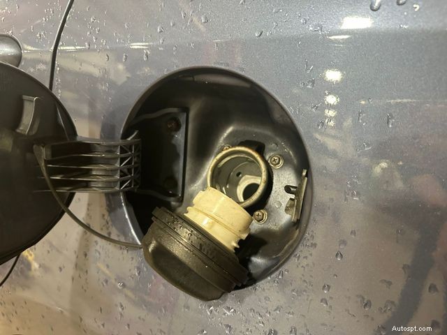 Why Your Car Smells Like Gasoline – Causes & Quick Fixes