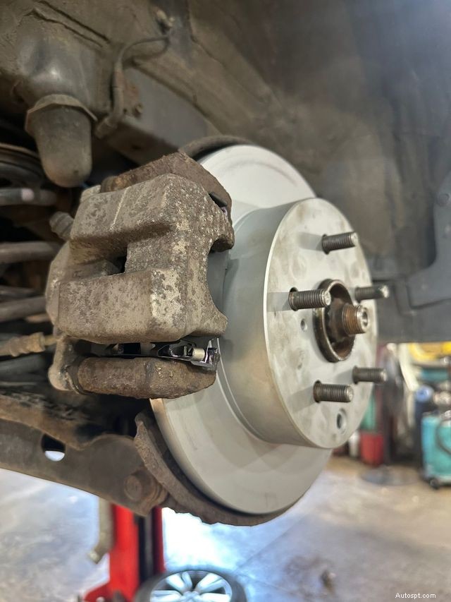 Disc vs. Drum Brakes: Key Differences and Which One Is Best for Your Vehicle