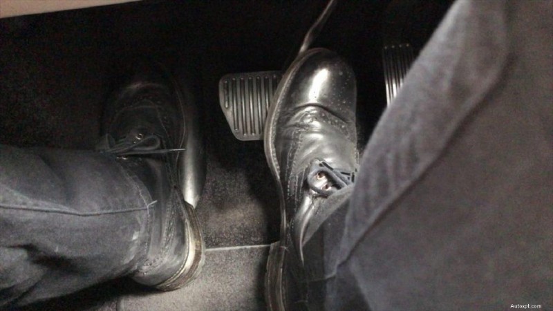 How Releasing the Accelerator Pedal Affects Fuel Consumption