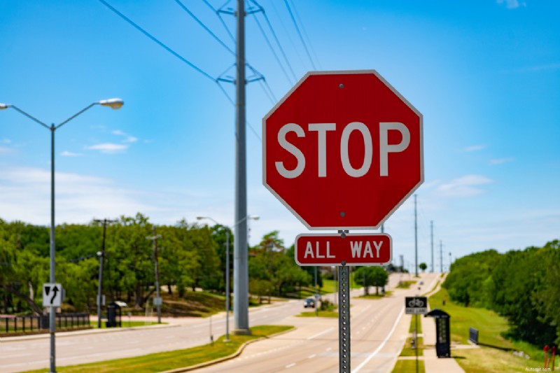 The Key Factors That Determine Braking Distance – A Driver’s Guide