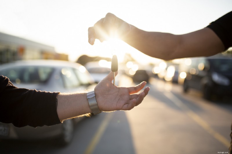 Choosing Between a Trade‑In and a Junk Car: Which Option Maximizes Your Value