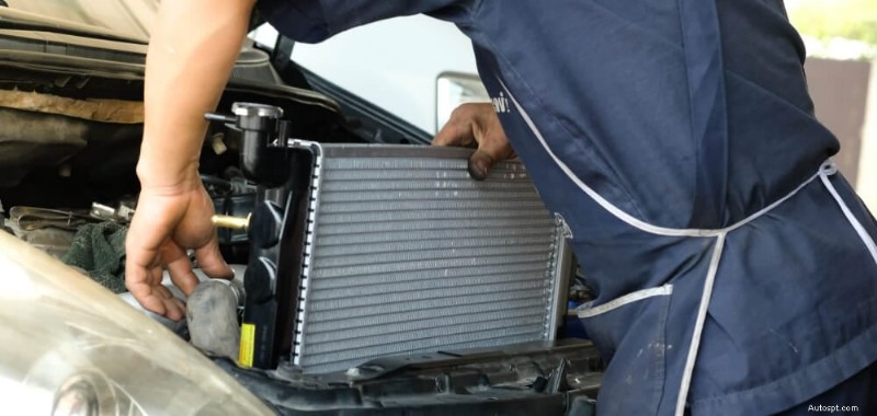 6 Warning Signs of a Clogged Radiator & Replacement Cost