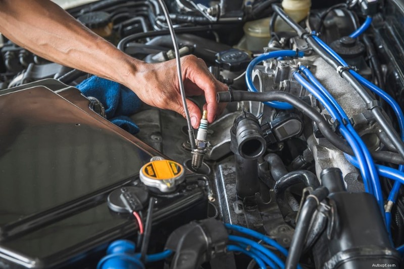What White Spark Plug Tips Indicate – Causes, Symptoms & Fixes