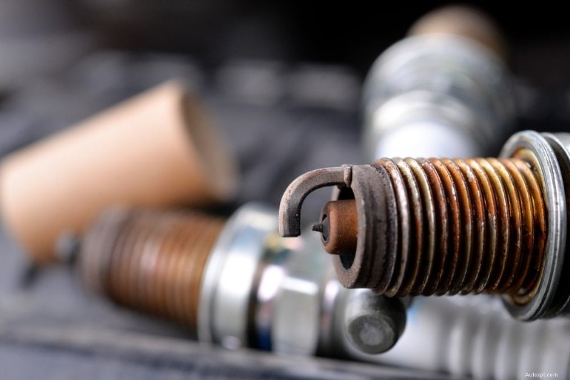 What White Spark Plug Tips Indicate – Causes, Symptoms & Fixes