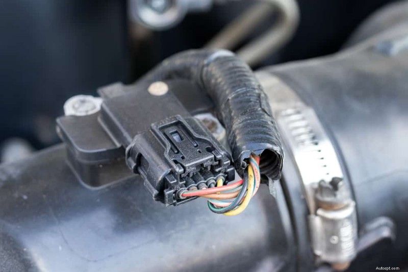 Why Your Check Engine Light Is On Even When Your Car Seems Fine – 9 Common Causes & Fixes