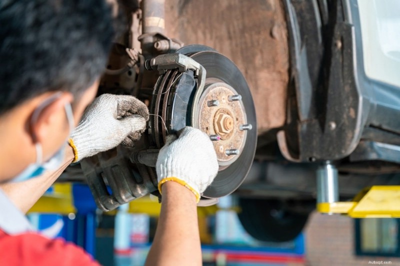 What Causes Steering Wheel Vibration When Braking and How to Fix It