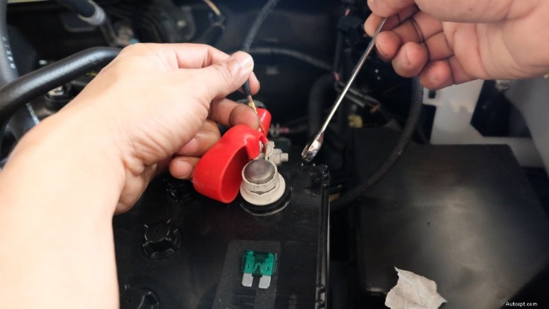 Loose Battery Cables: 6 Warning Signs & Quick Fixes