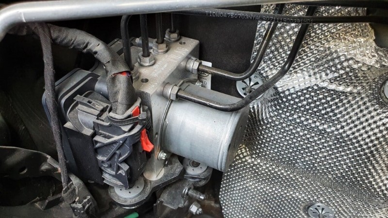 Traction Control Warning Light Stays On? Understand Causes & Fixes