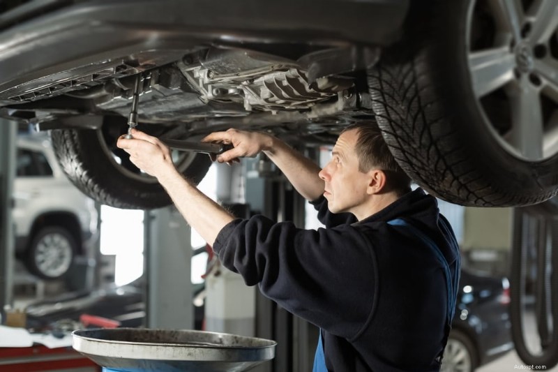 How Many Miles Can You Safely Drive Between Oil Changes?