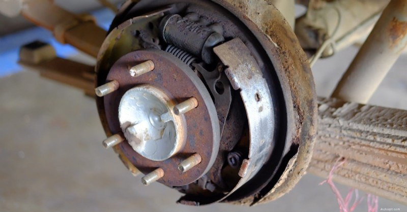 Drum Brakes vs. Disc Brakes: Key Differences Explained