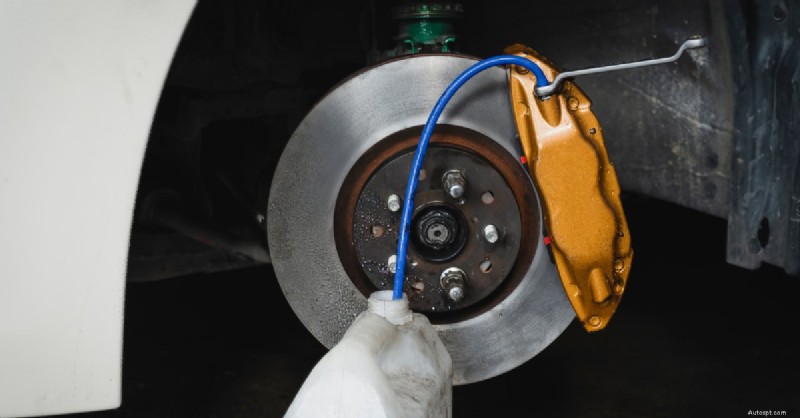 9 Braking Mistakes That Can Damage Your Vehicle
