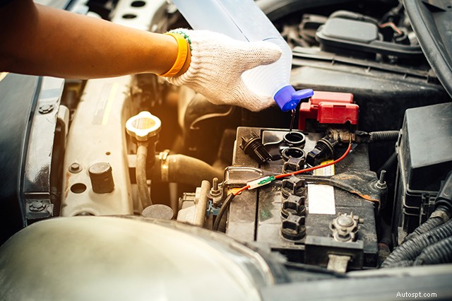Car Battery Replacement: When to Replace and How to Avoid Breakdowns