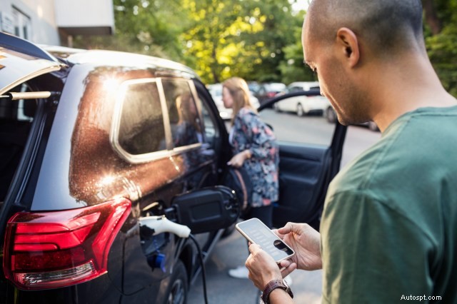 Millennials 31% More Likely to Choose Electric Vehicles for Their Next Car