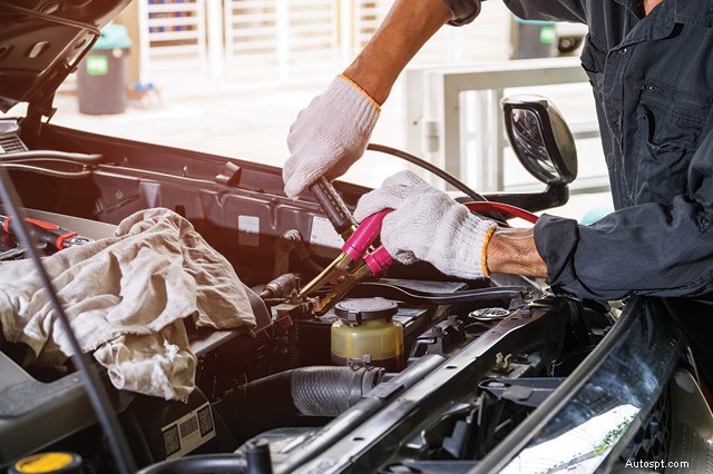 5 Key Causes That Trigger Your Car’s Check Engine Light