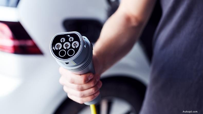 The Ultimate Guide to Electric Car Charging: Simple Steps & Cost Tips