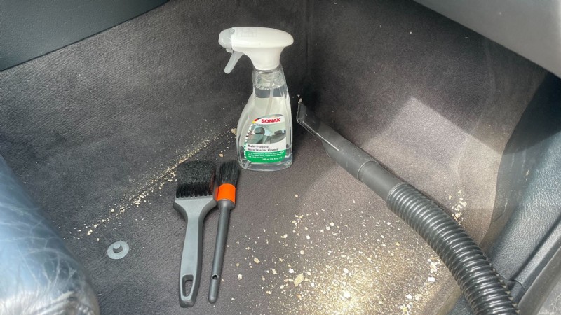 Step-by-Step Guide: How to Remove Sand from Your Car Effectively