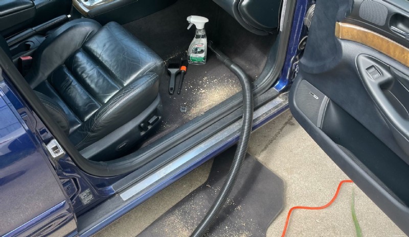 Step-by-Step Guide: How to Remove Sand from Your Car Effectively