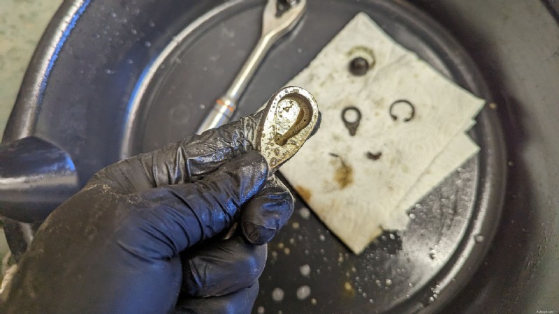 How to Thoroughly Clean Your Ratchets for Long-Lasting Performance