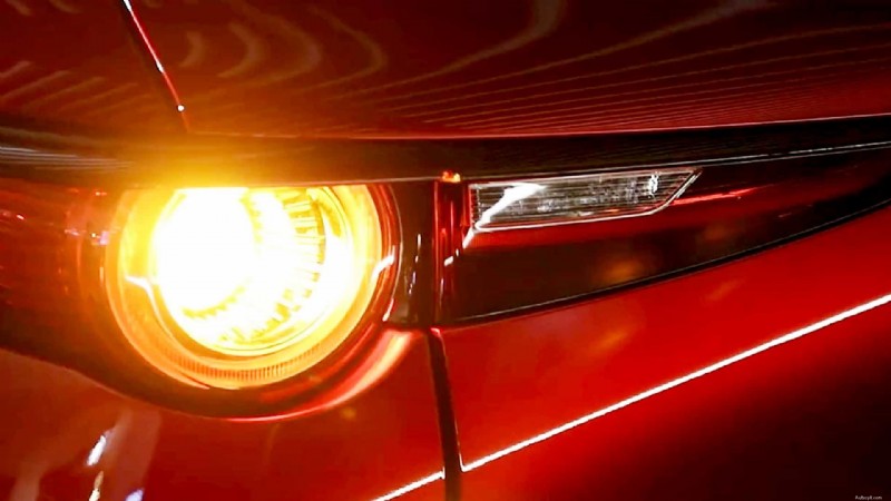Why U.S. Vehicles Use Red Turn Signals, Not Amber: The Regulatory Reasoning