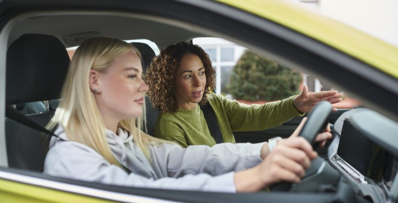 Should You Consider Refresher Driving Lessons? A Comprehensive Guide
