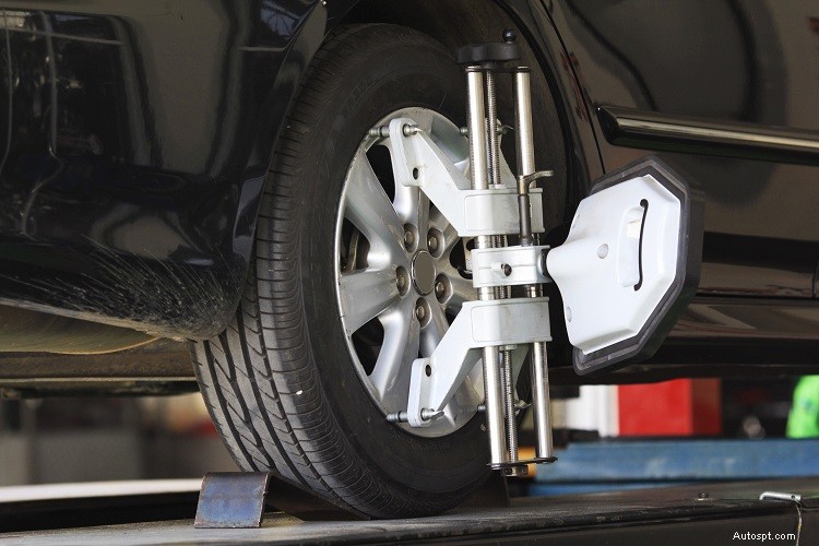 Diagnosing Tire and Wheel Bearing Noise: Causes, Symptoms, and DIY Fixes