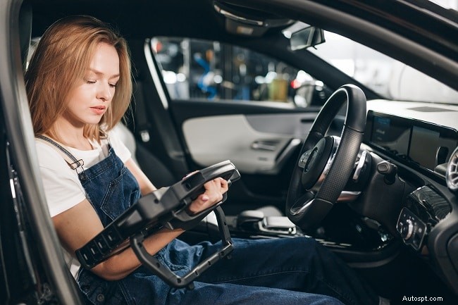 Understanding a Blinking Check Engine Light: Causes, Severity, and Solutions for Car Owners