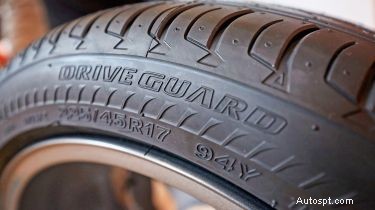 Slow Tyre Punctures: Repair Options and Safety Risks Explained