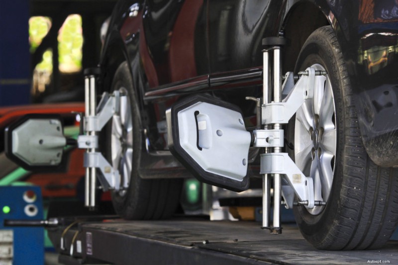 Wheel Alignment & Balancing: Essential Steps for Smooth, Safe Driving