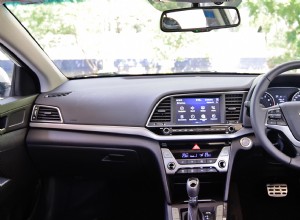 hyundai-elantra-2016-2.0 Petrol SX (O)AT Interior