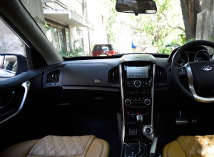 Mahindra XUV 500 2018 W9 AT Interior