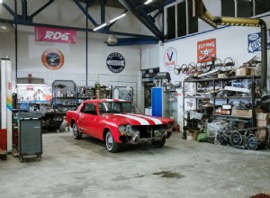 4 Garage Equipment Must-Haves for Car Restoration Beginners