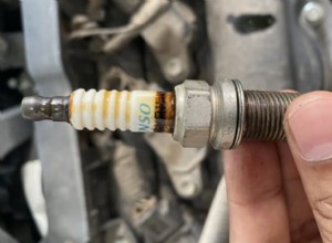 Oil in the Spark Plug Well: Symptoms, Causes and Fixes