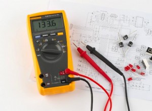 How to Use a Voltmeter the Easy Way