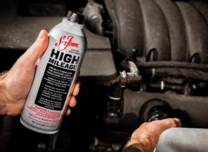 How to Use Seafoam in Cleaning a Car Engine