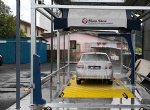 Does Touchless Car Wash Do Any Damage to Car’s Paint?