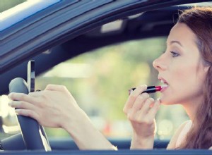 5 Bad Habits Women Should Give up to Ensure Driving Safety