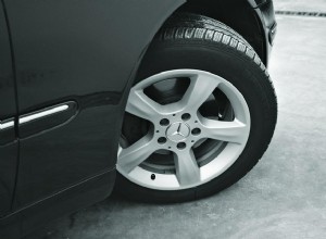 Which Tire Doesn’t Move When A Car Turns Right?