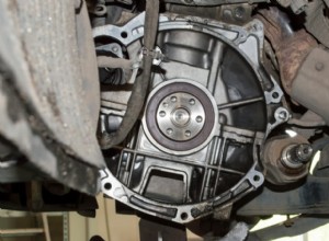 Rear Main Seal Leak – Symptoms, Causes & Replacement Cost