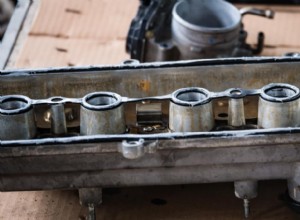 5 Symptoms of a Bad Valve Cover Gasket (Replacement Cost)