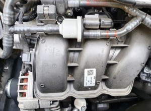 6 Symptoms of a Bad Intake Manifold (& Replacement Cost)