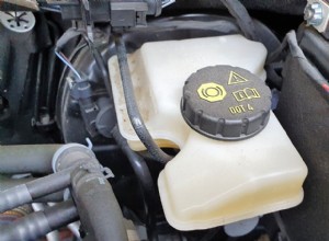 DOT 3 vs. DOT 4 Brake Fluid Differences (Can You Mix Them?)