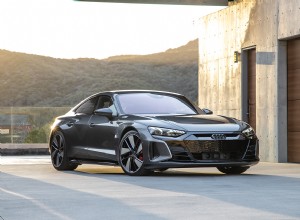 Audi RS e-tron GT vs Mercedes-AMG E 63 S Drag Race