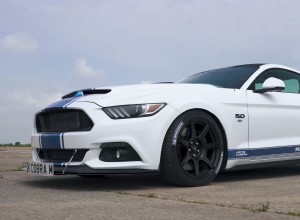 Drag Race: Mustang vs Camaro vs Charger