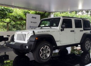 Apes Together Strong: Jeep Performance Parts Adds Gorilla Glass Windshields for Wrangler and Gladiator