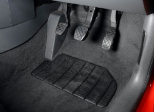 This Is Why You Should Never Partially Press on the Clutch Pedal