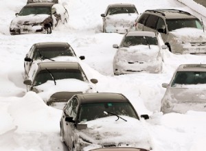 How to Make a DIY Car Heating Kit to Survive a Winter Night Stranded in a Snowstorm