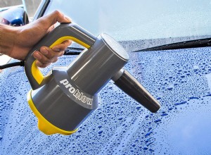 4 Ways to Dry Your Car After a Wash Without Destroying Its Paint