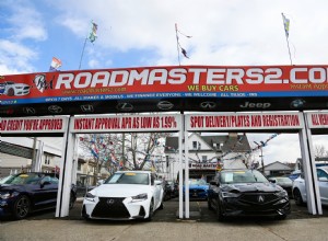 Ask Kelley Blue Book: Should I Pay Cash for a New Car or Used Car?