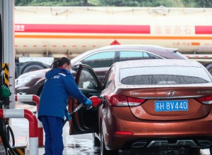 How Much Gas Should You Keep in Your Car’s Tank?