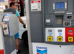 Consumer Reports Recommends 5 Gas Apps to Save Money at the Pump
